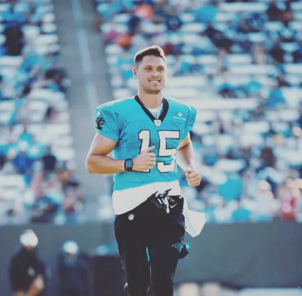 INSTAGRAM @CHRISHOGAN_15 Chris Hogan con las Panteras