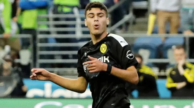 Reyna antes de un juego con el BVB