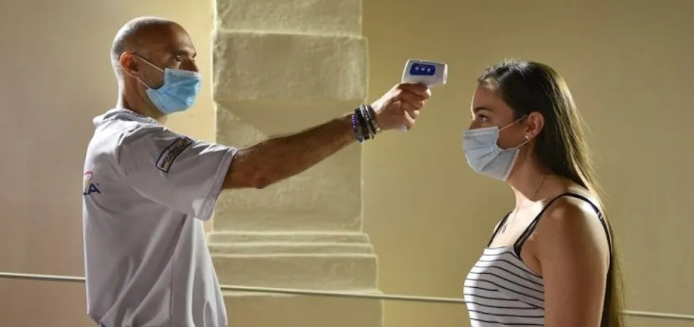 Toma de la temperatura en Italia