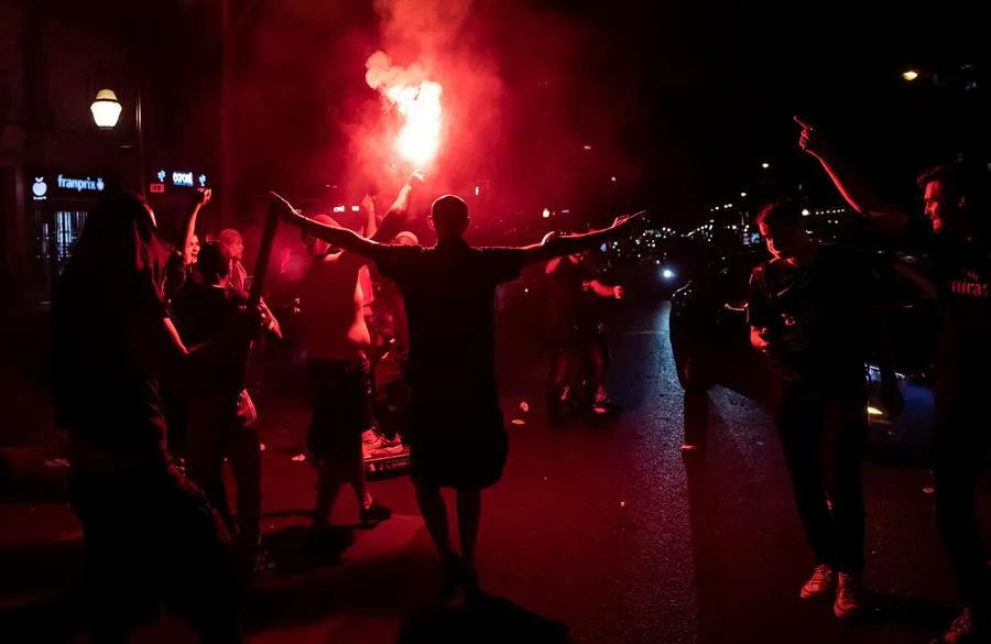 EFE Aficionados festejando en las calles parisinas