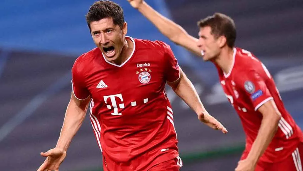Robert Lewandowski festeja una diana
