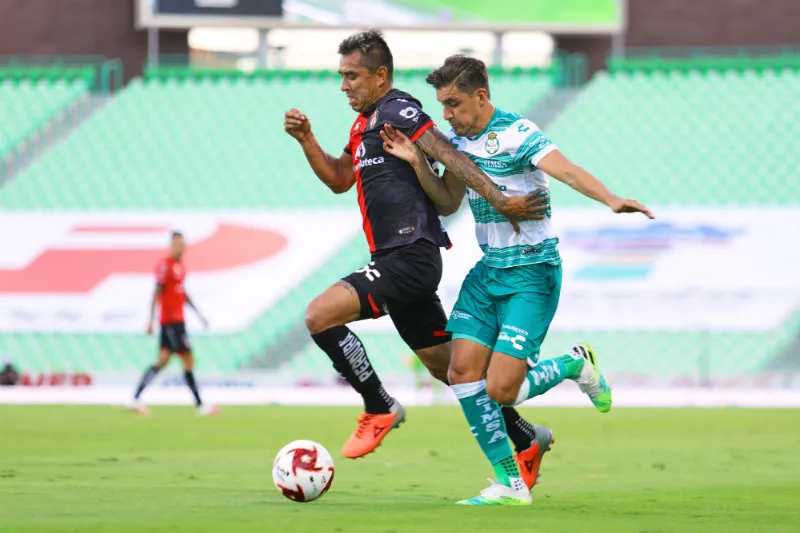 Van Rankin en partido contra Atlas