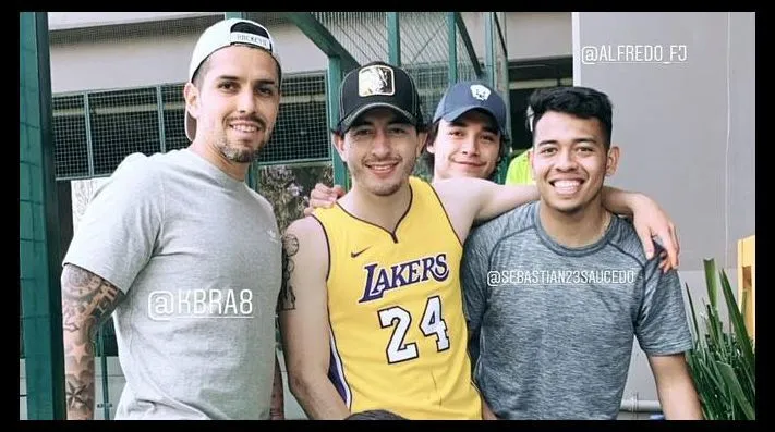 Elementos de Pumas en una reunión