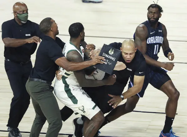 AP La bronca que se suscitó durante el partido