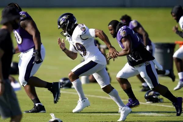 AP Earl Thomas durante una práctica de los Ravens