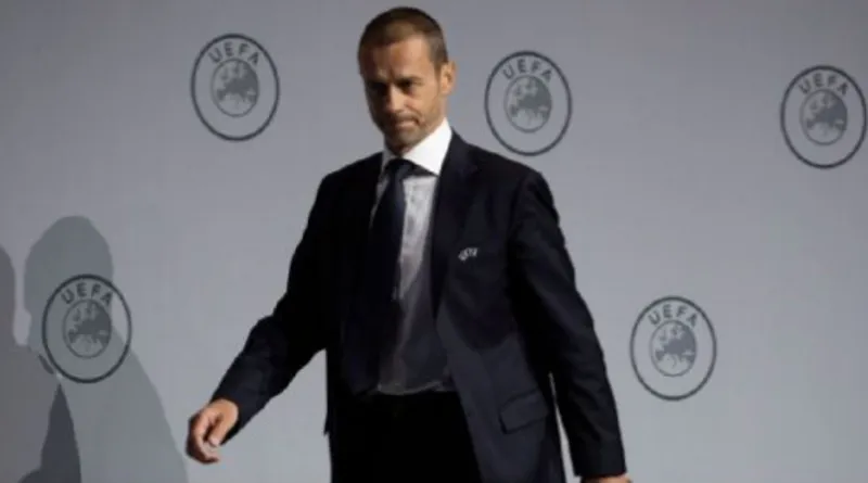 Ceferin saliendo de una conferencia de la UEFA