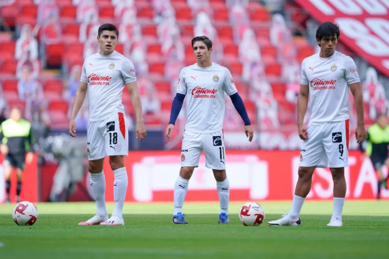 Macías y compañía antes de un juego