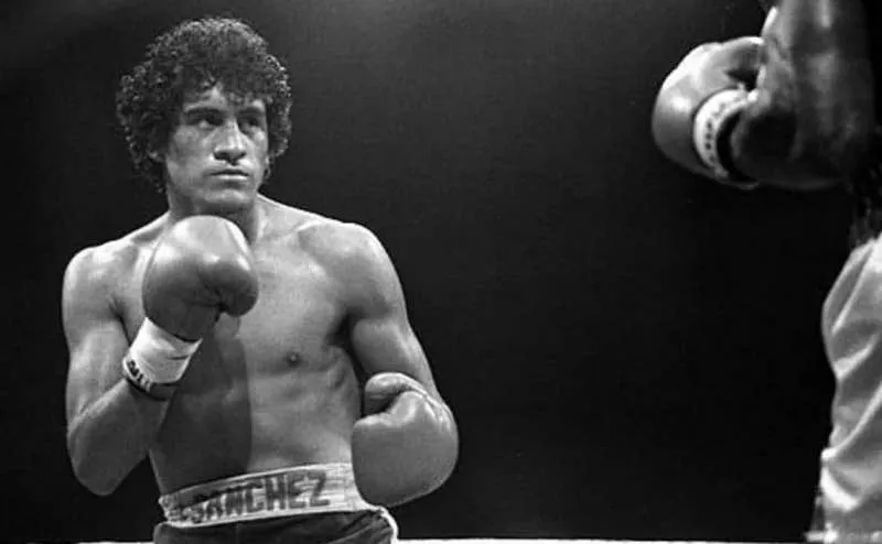 Salvador Sánchez durante una pelea de box