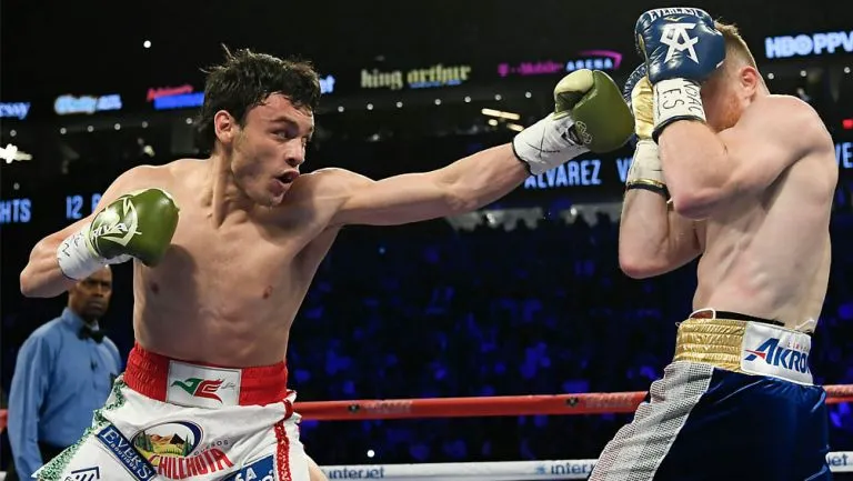 IMAGO7 Chávez Jr. impacta con un golpe al Canelo