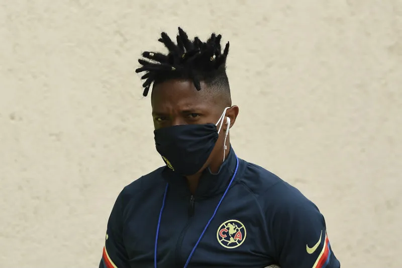 Andrés Ibargüen antes de un partido