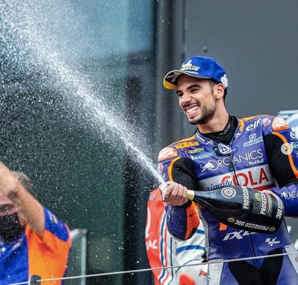 Oliveira celebrando una victoria