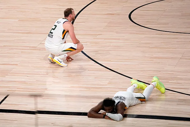 AP Desconsuelo total en el Jazz tras ser eliminados