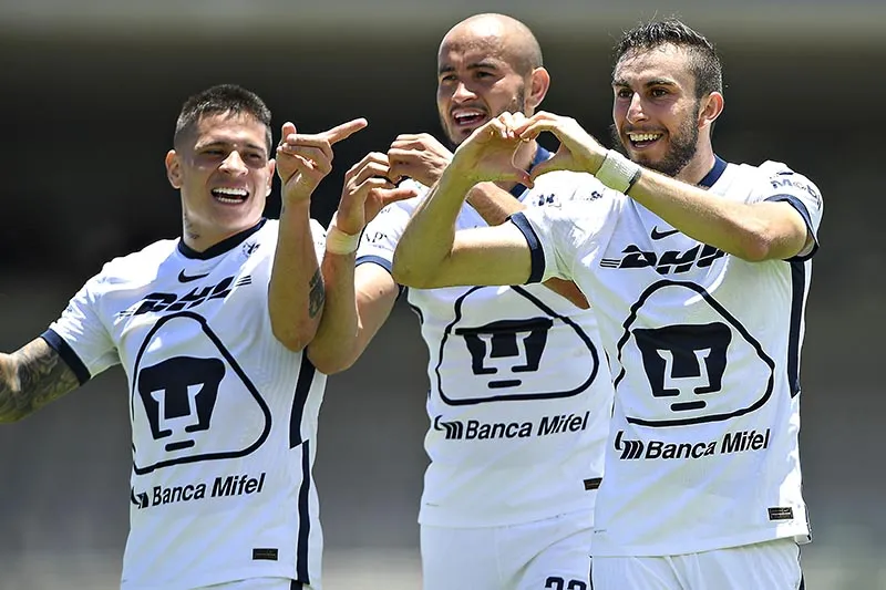 Mayorga festeja un gol en Ciudad Universtaria