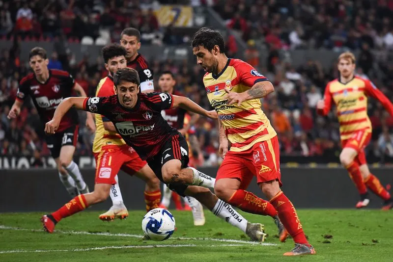 IMAGO7 Valdivia en un juego con el extinto equipo de la Monarquía