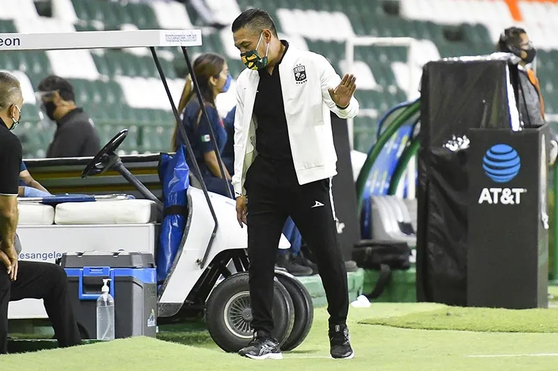 IMAGO7 Nacho Ambriz durante el duelo ante el Atlas