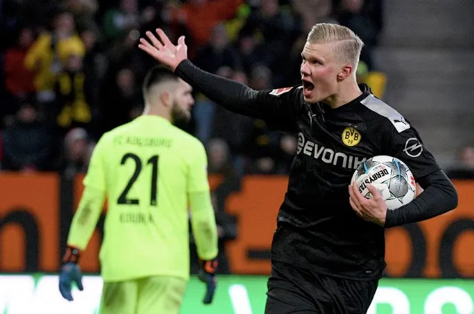 Erling Haaland en un partido con Borussia