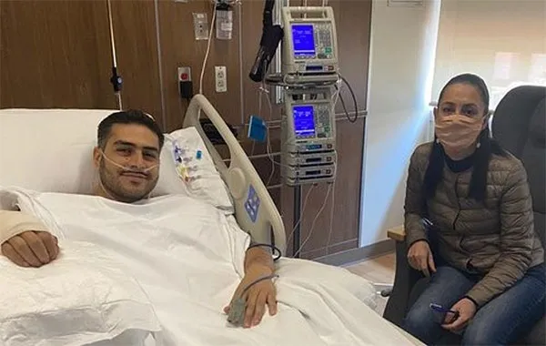 TWITTER @OHarfuch El funcionario durante su estancia en el hospital