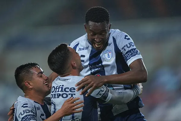 La celebración de los jugadores Tuzos tras una anotación