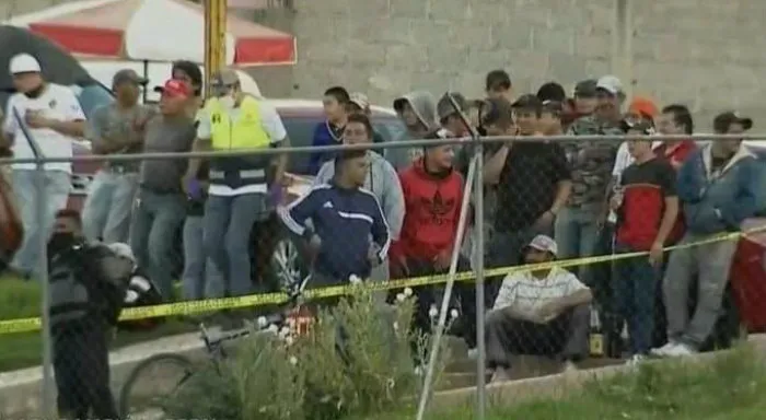 ESPECIAL Habitantes de Nanacampilpa observando el juego entre Coyotes y Toros