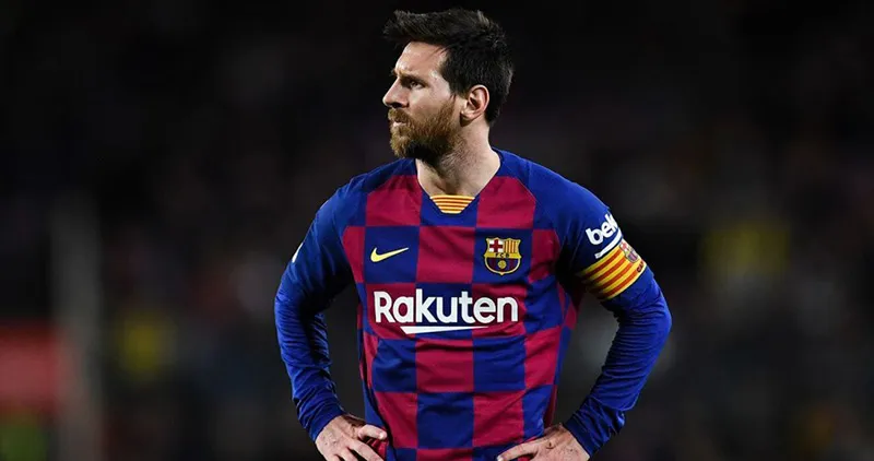 Lionel Messi durante un duelo con el Barcelona