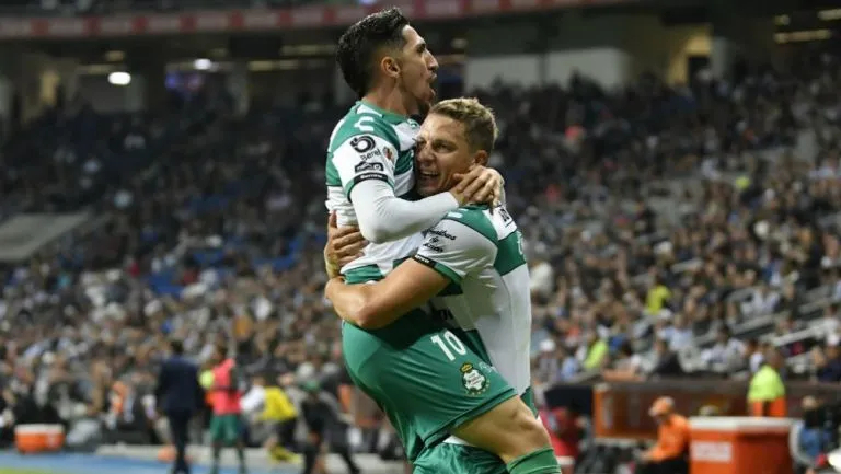 IMAGO7 Jugadores de los Guerreros celebran un gol