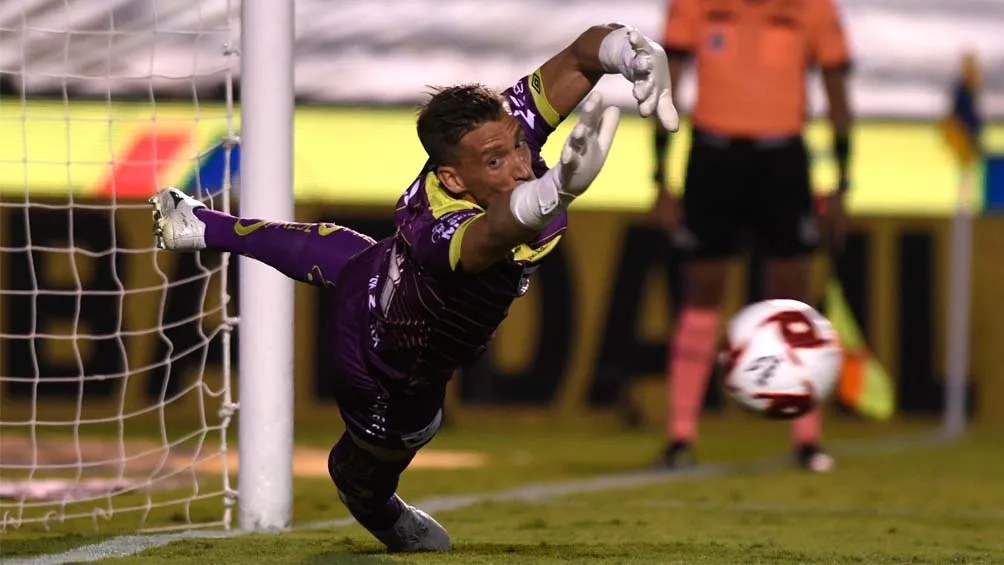 Vikonis, de 36 años, defiende la meta de Publa