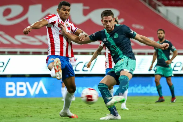 IMAGO7 Tiba Sepúlveda en acción con Chivas