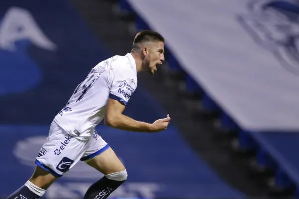 Santiago Ormeño celebrando una anotación