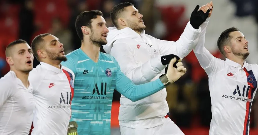 Rico celebrando una victoria con sus compañeros