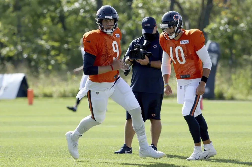 Nick Foles y Trubisky en una práctica