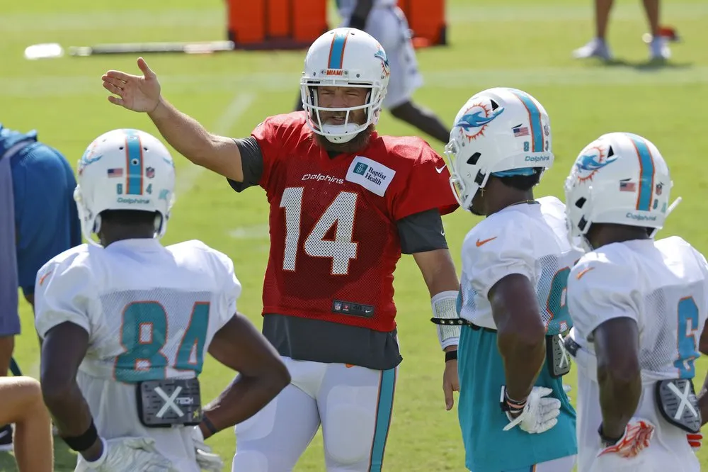 Fitzpatrick da indicaciones a sus compañeros en una práctica