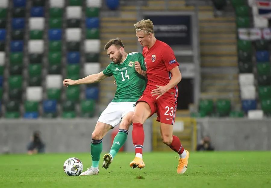 EFE Erling Haaland en acción con Noruega