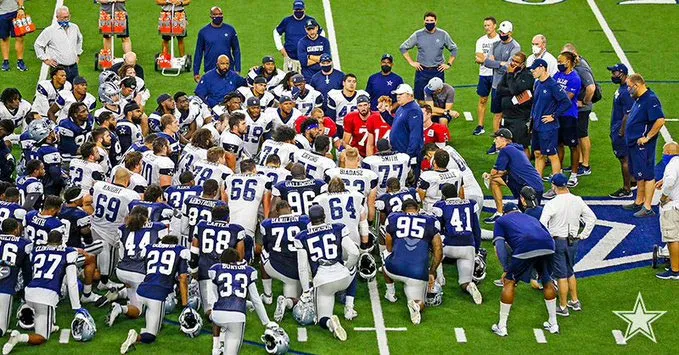 Jugadores de los Cowboys en una práctica