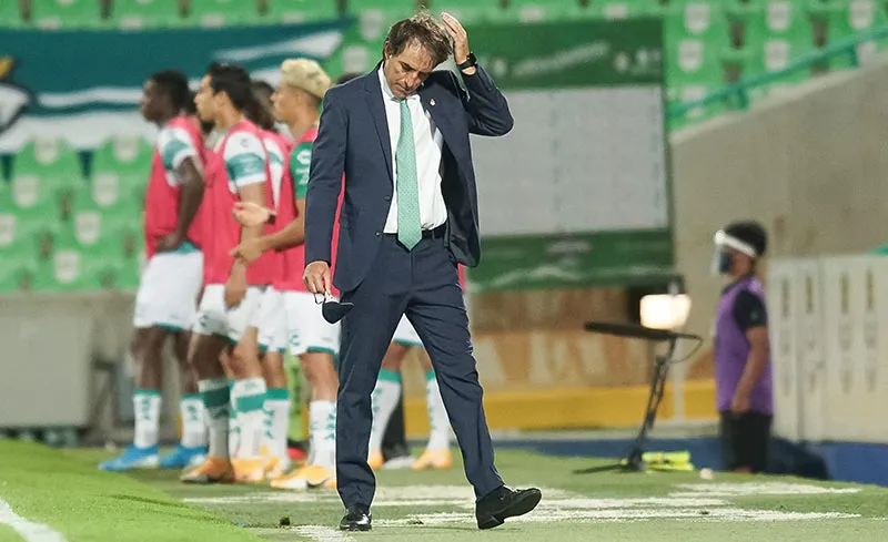 Guillermo Almada lamenta la derrota ante Pumas