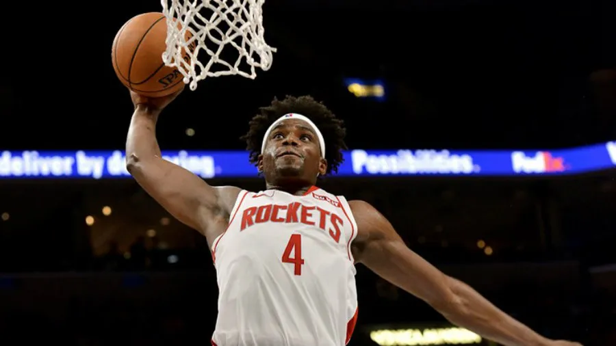 AP El alero en juego de Rockets