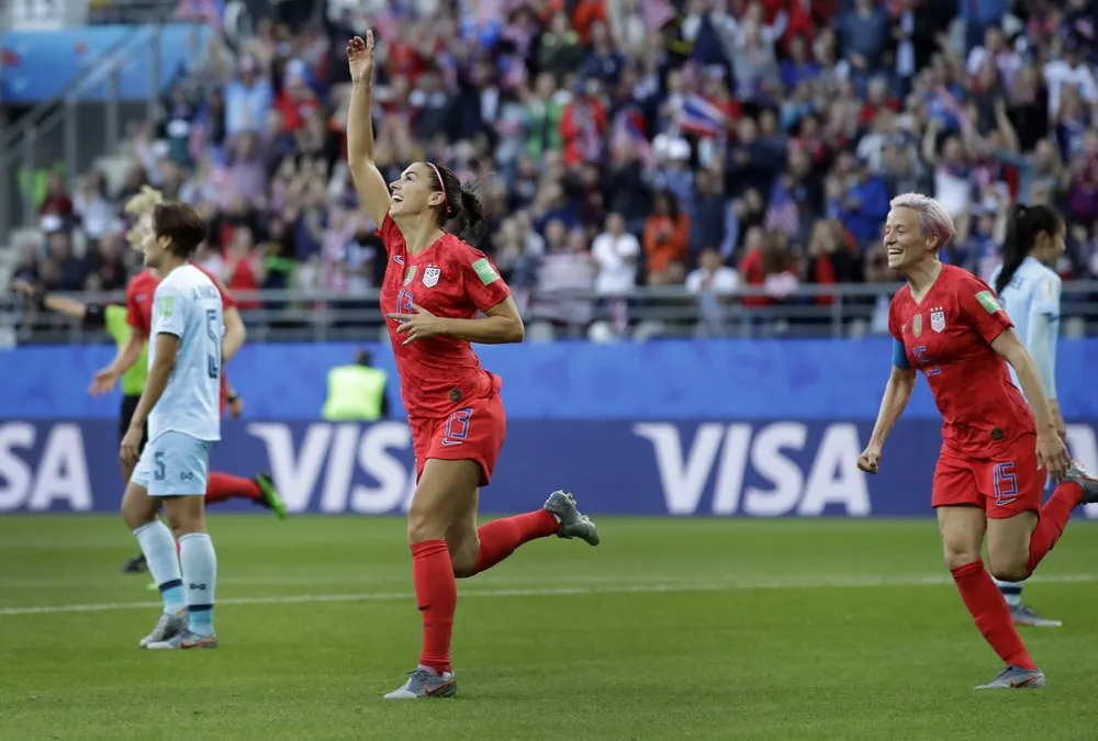 Alex Morgan festeja su gol