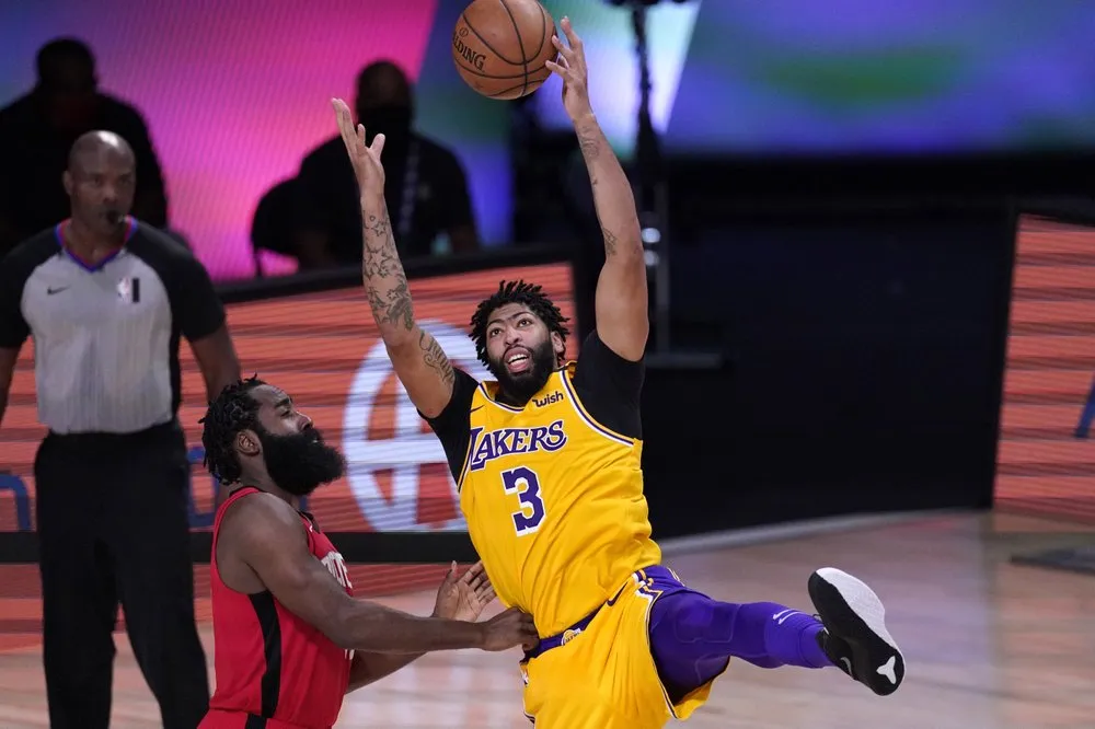 AP Anthony Davis en un juego de los Lakers