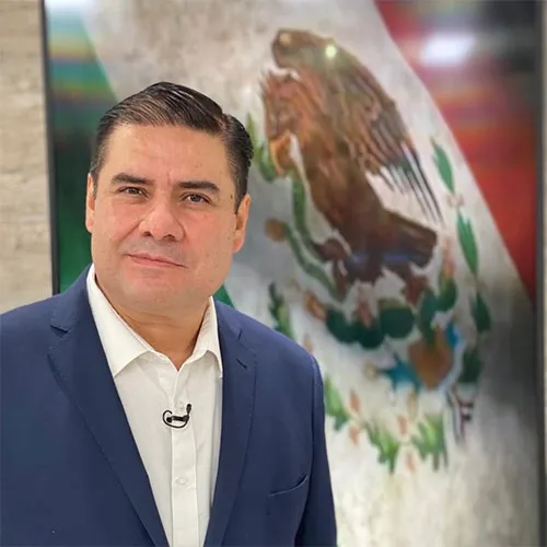 TWITTER @laloeluna El narrador Eduardo Luna