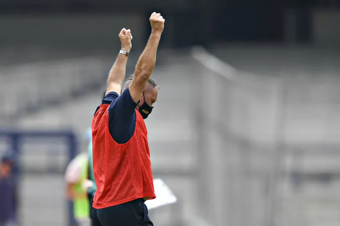 Andrés Lillini celebrando una anotación de Pumas