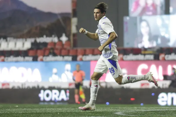 IMAGO7 Santiago Giménez, delantero de Cruz Azul, celebrando un gol