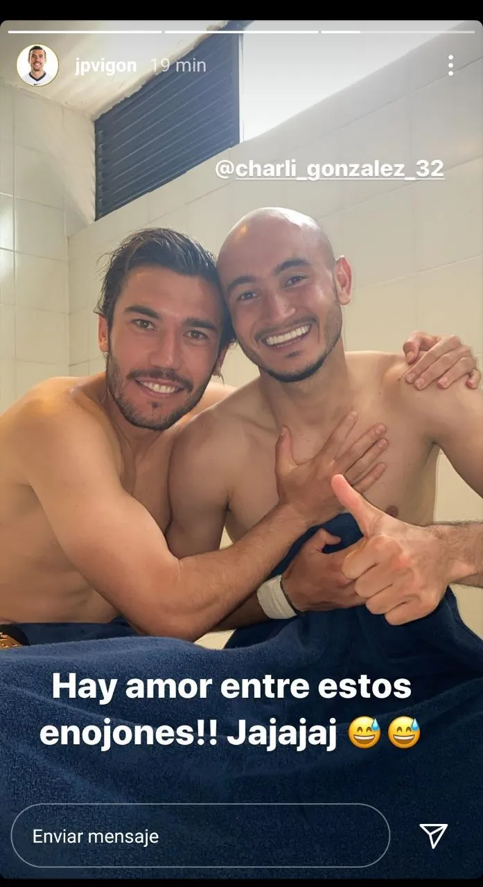 Vigón y Gutiérrez en el vestidor de Pumas