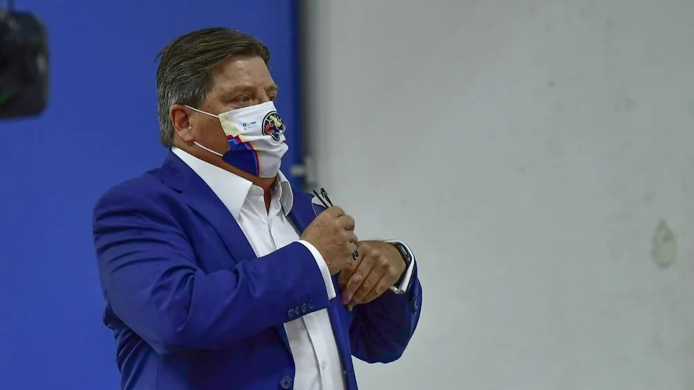 Miguel Herrera durante un partido de América