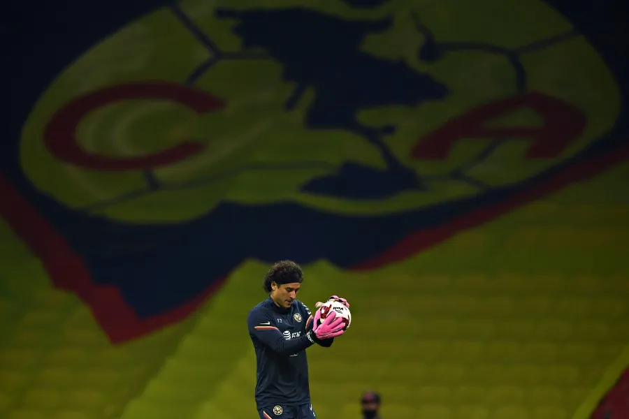 Guillermo Ochoa previo a un partido con América