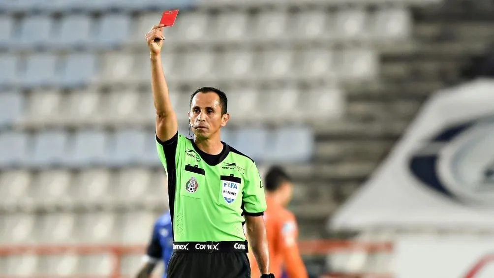 Santander expulsó a Aké Loba