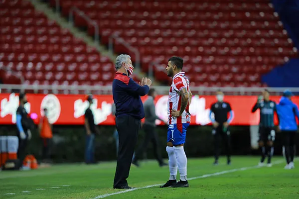 Vucetich platica con Alexis Vega