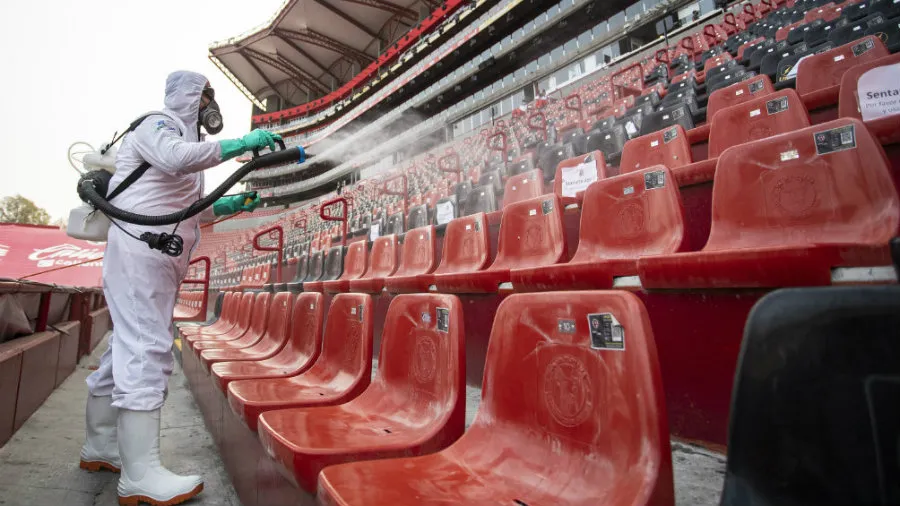 IMAGO7 Santizando el Estadio Caliente