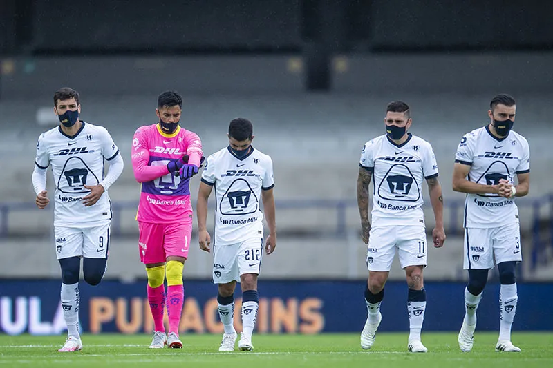 Jugadores de la UNAM pervio a un duelo en Liga MX