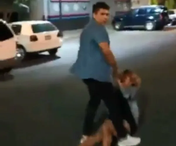 Lord Ajusco cuando golpea a la mujer