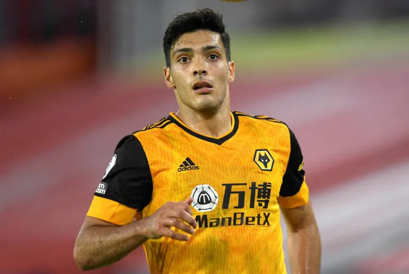 Raúl Jiménez en partido