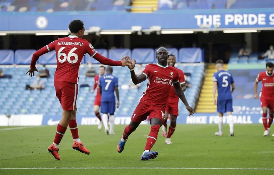 EFE Jugadores del Liverpool festejan anotación contra los Blues
